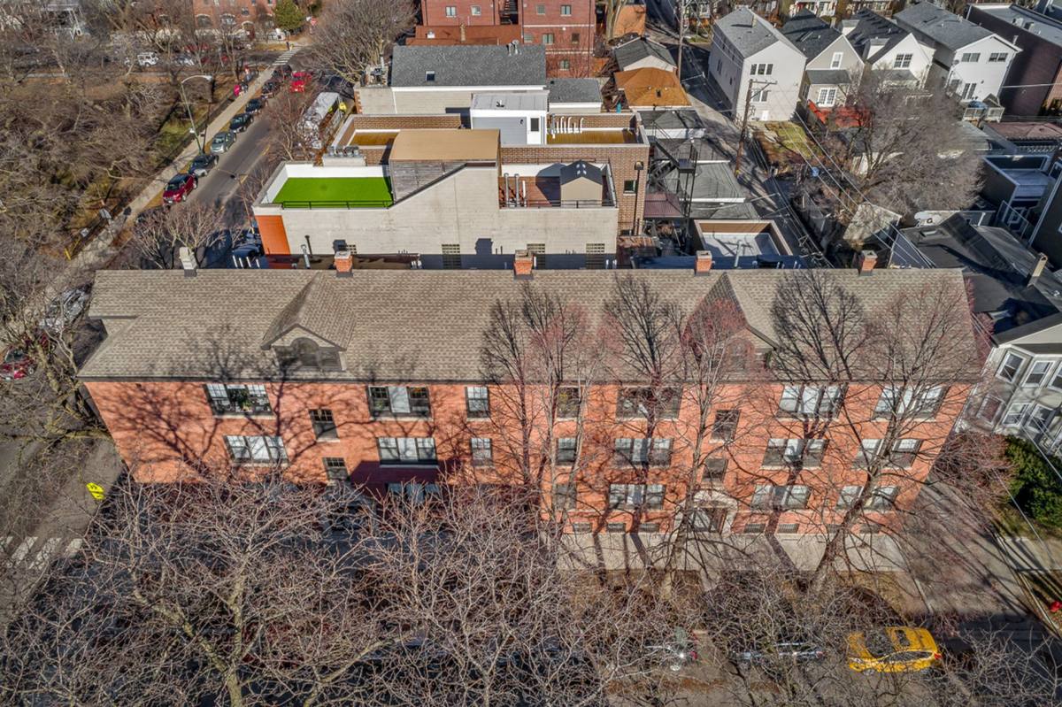 Apartment for rent at 1946 W Nelson St, Chicago, IL 60657