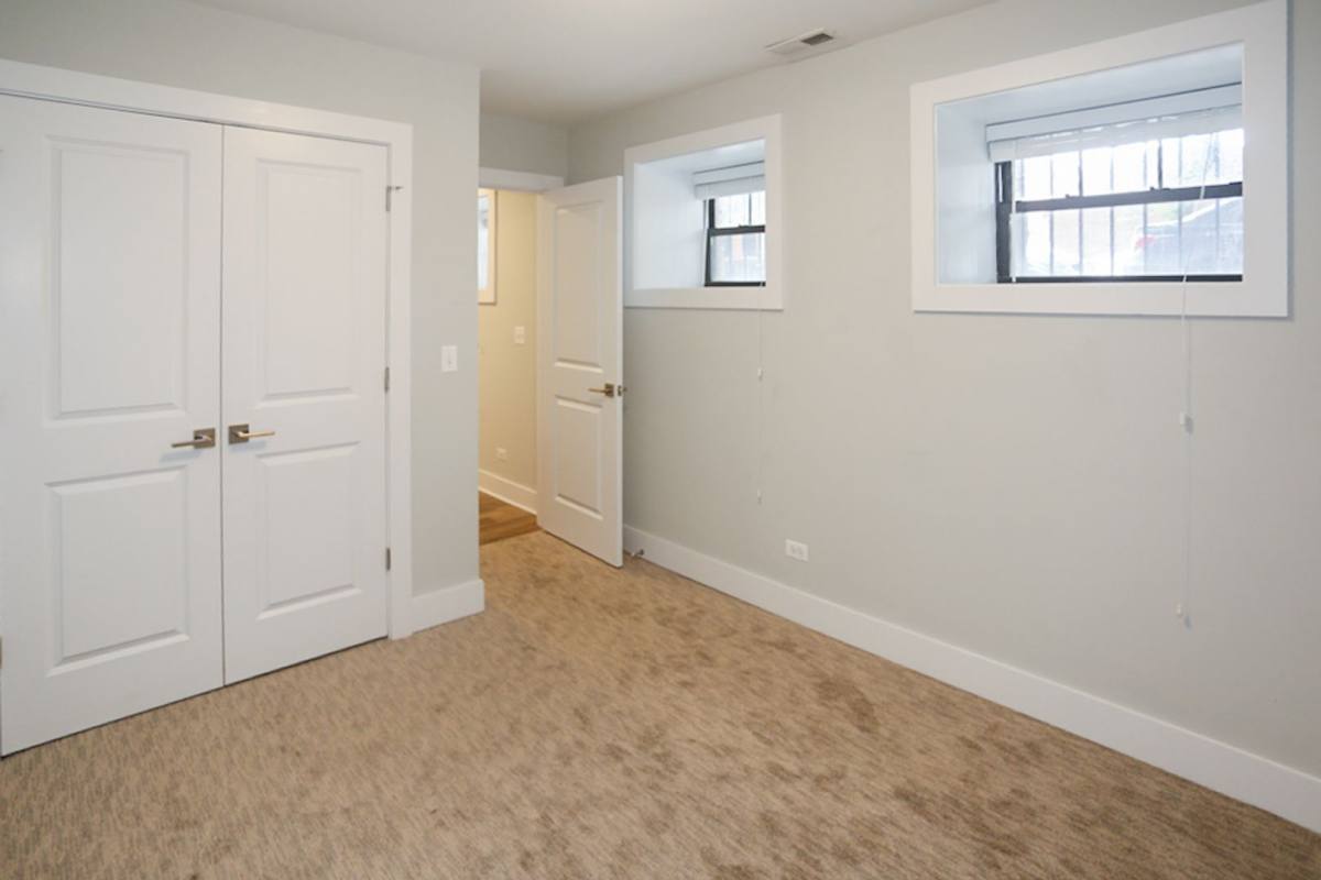 Apartment for rent at 1946 W Nelson St, Chicago, IL 60657