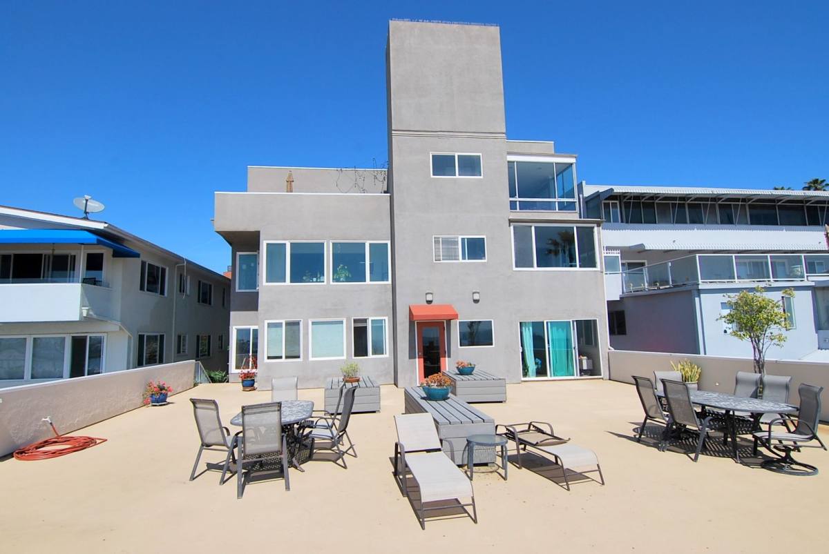 Condo for rent at 1174 E Ocean Blvd, Long Beach, CA 90802