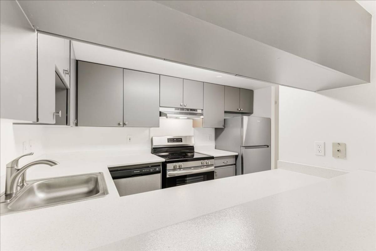 Apartment for rent at 1415 SW Park Ave, Portland, OR 97201