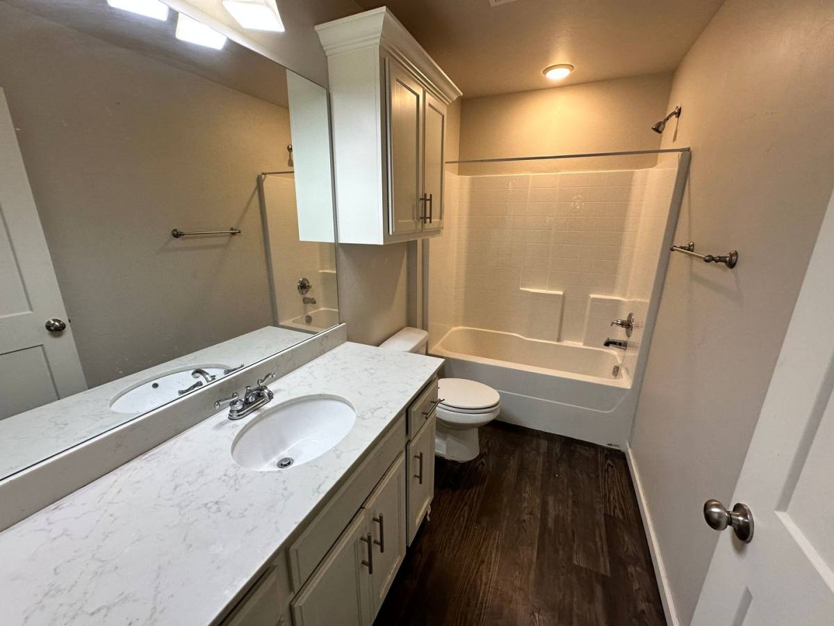 House for rent at 411 Summit Ridge Dr, Oklahoma City, OK 73114