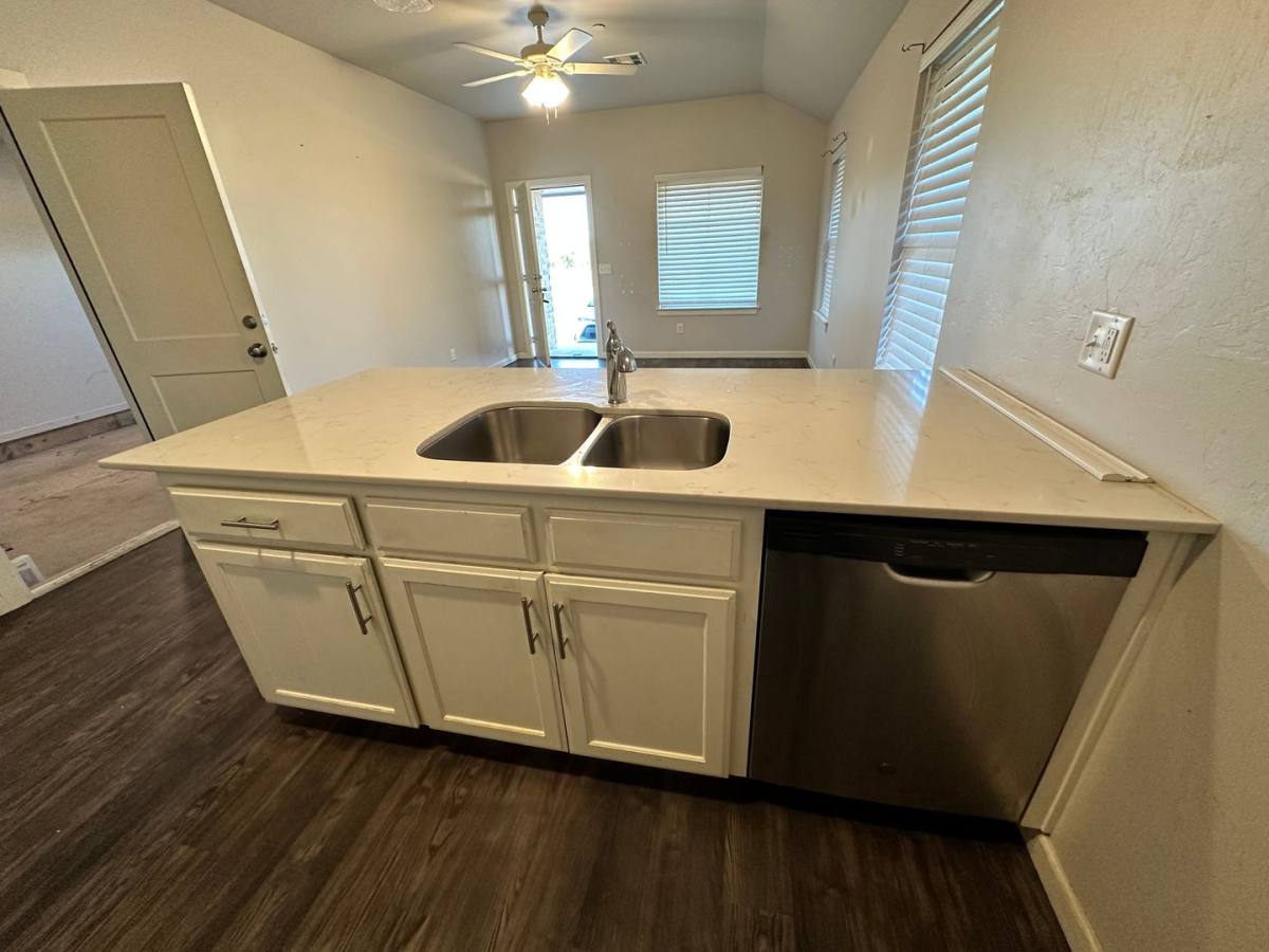House for rent at 411 Summit Ridge Dr, Oklahoma City, OK 73114