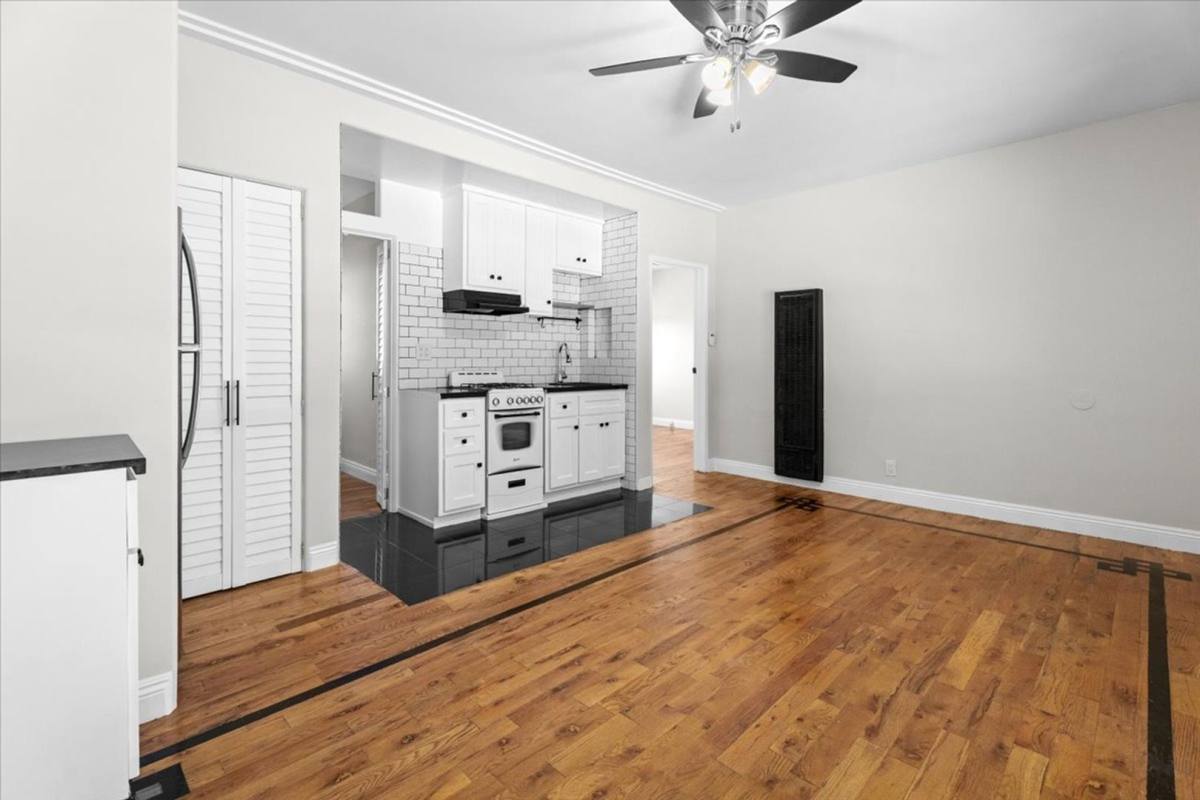Apartment for rent at 1019-1029 S Westmoreland Ave, Los Angeles, CA 90006