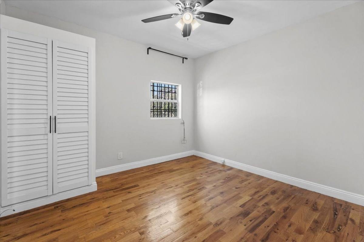 Apartment for rent at 1019-1029 S Westmoreland Ave, Los Angeles, CA 90006
