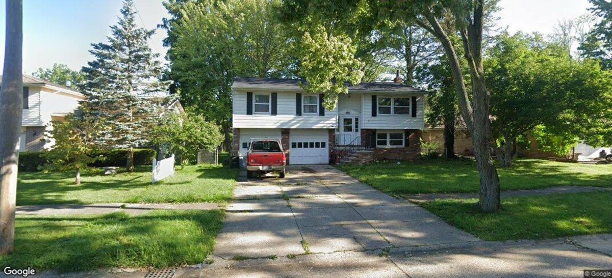 House for rent at 222 Georgia Ave, Elyria, OH 44035
