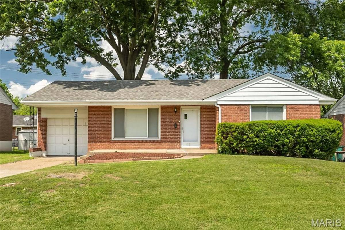 House for rent at 1225 Newark, Saint Louis, MO 63137