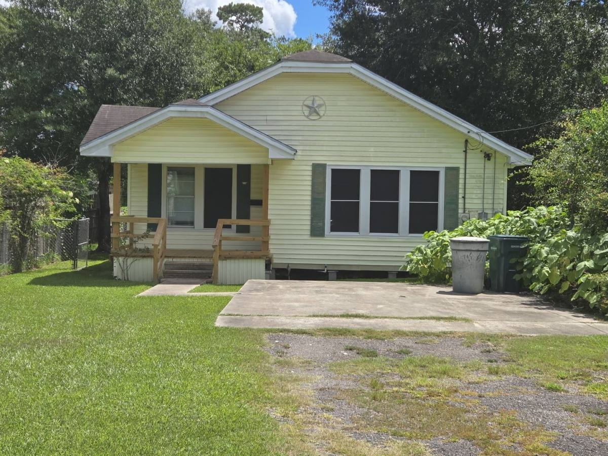 House for rent at 458 Belvedere Dr, Beaumont, TX 77706