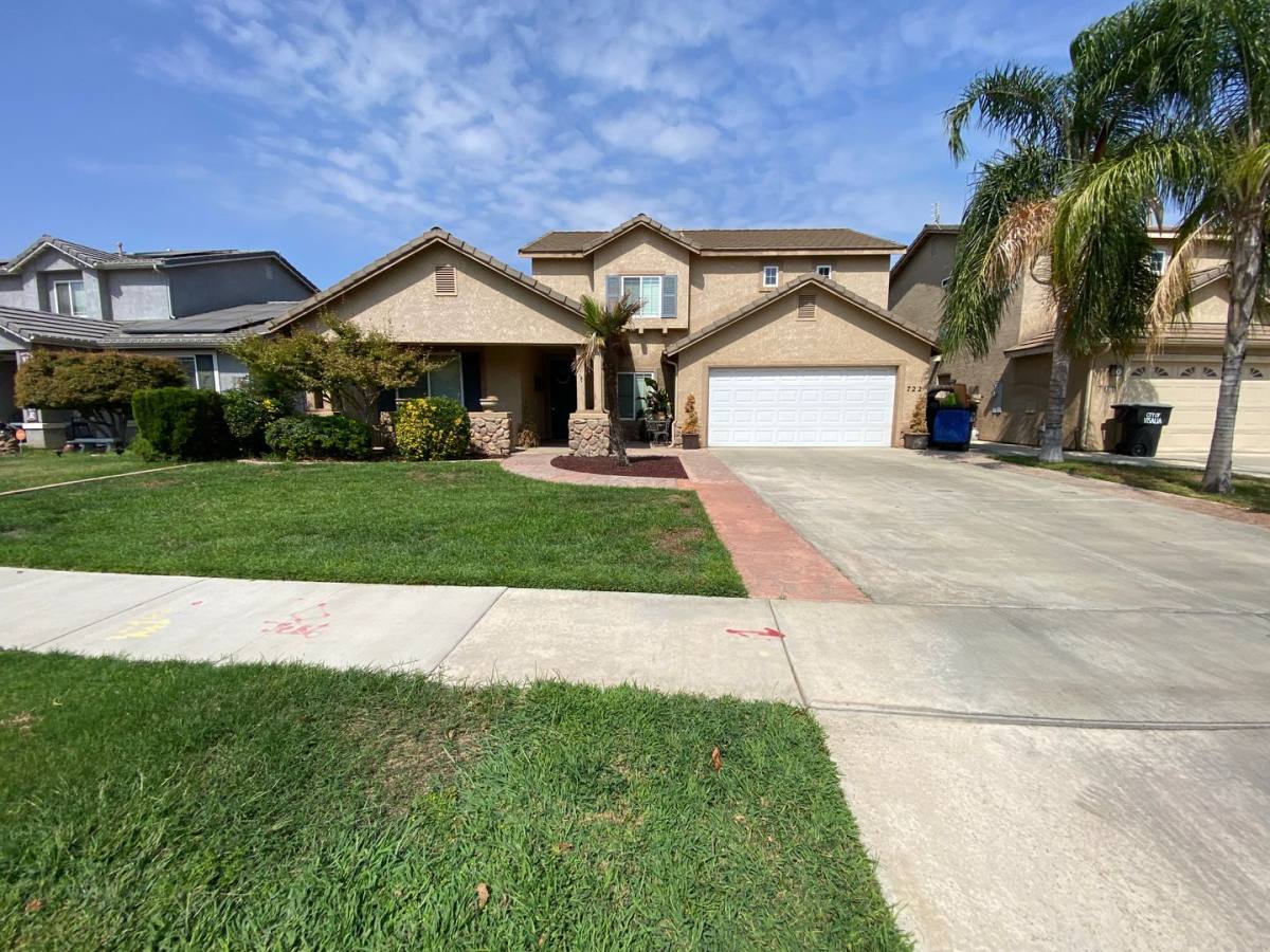 House for rent at 722 W James Ave, Visalia, CA 93277