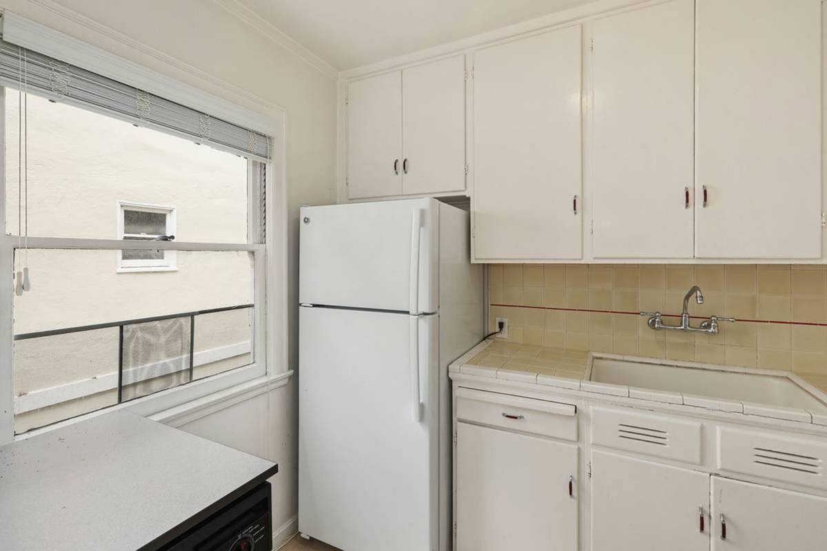 Apartment for rent at 1419-1421 Oak Grove Ave, Burlingame, CA 94010