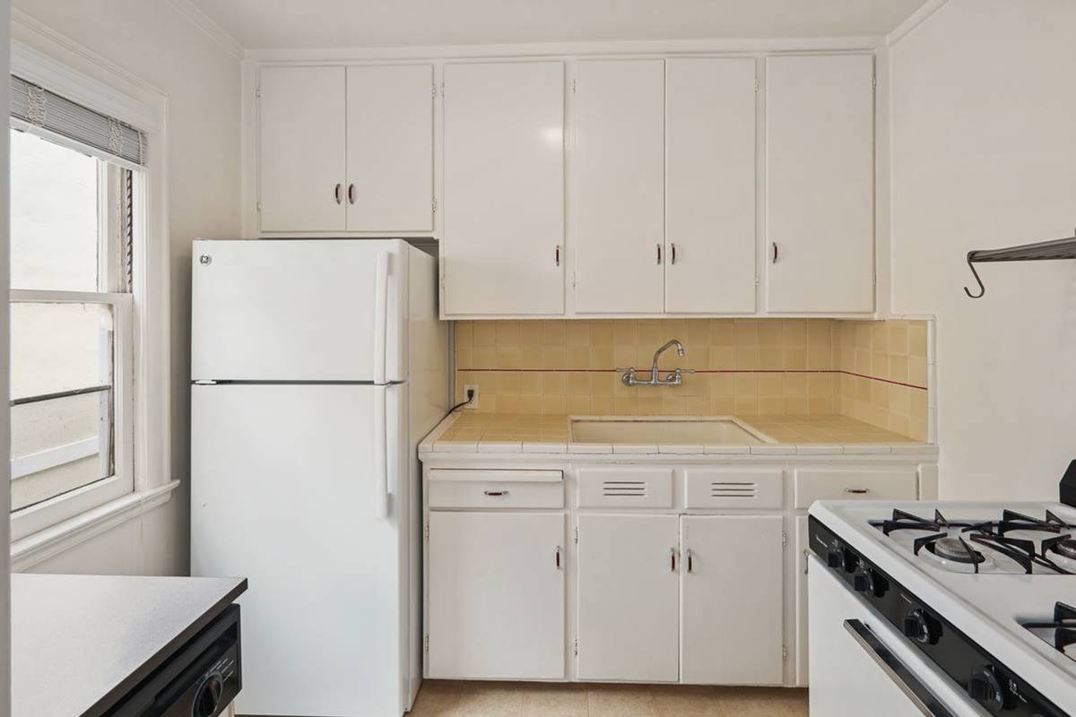 Apartment for rent at 1419-1421 Oak Grove Ave, Burlingame, CA 94010