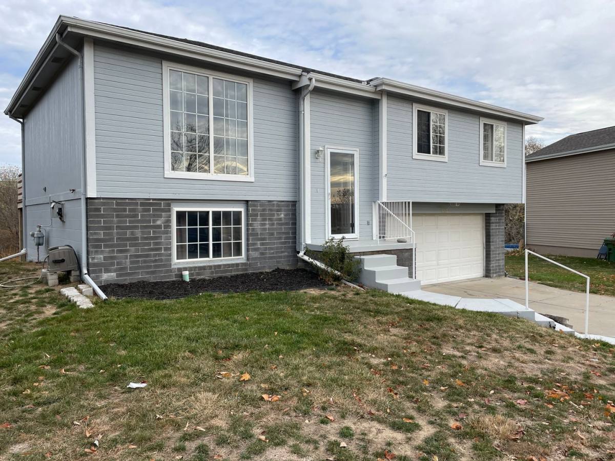 House for rent at 1704 Yorktown St, Bellevue, NE 68123