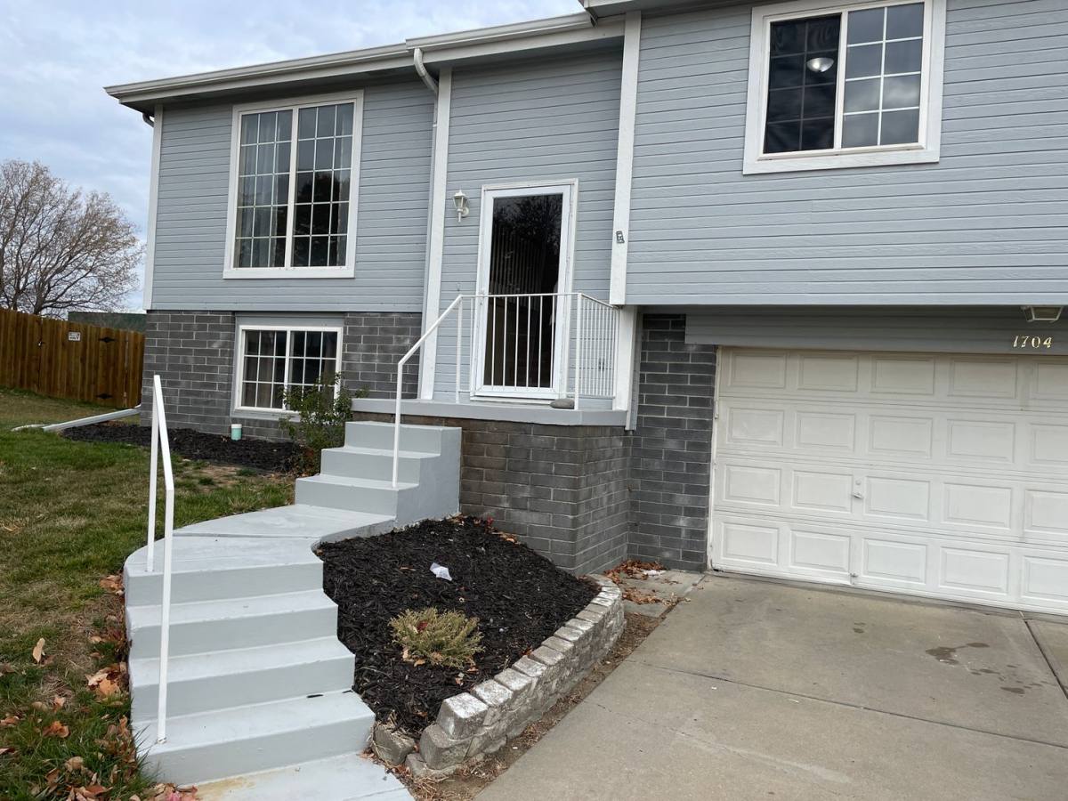 House for rent at 1704 Yorktown St, Bellevue, NE 68123