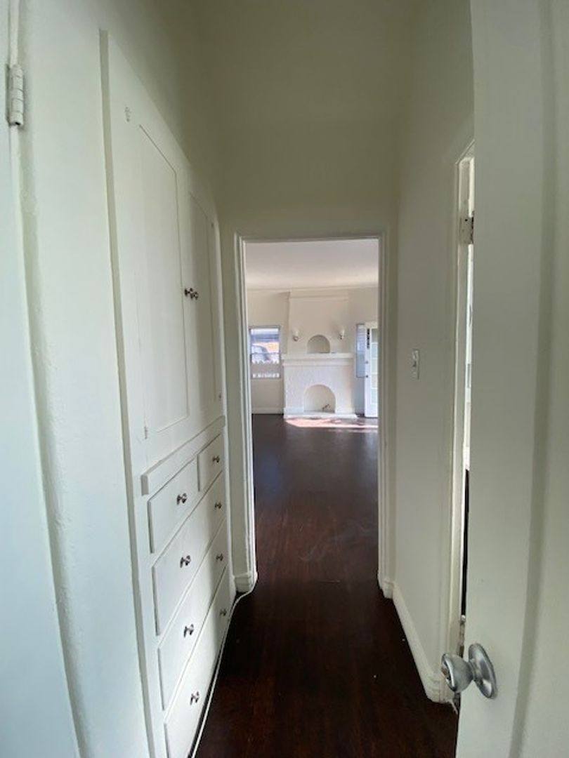 Apartment for rent at 1702-1708 Pacific Ave, Long Beach, CA 90813