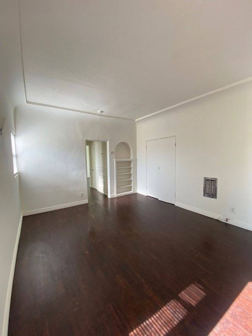 Apartment for rent at 1702-1708 Pacific Ave, Long Beach, CA 90813