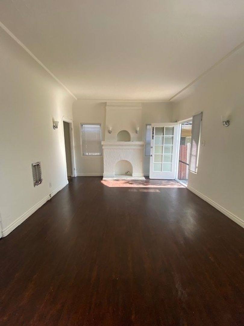 Apartment for rent at 1702-1708 Pacific Ave, Long Beach, CA 90813