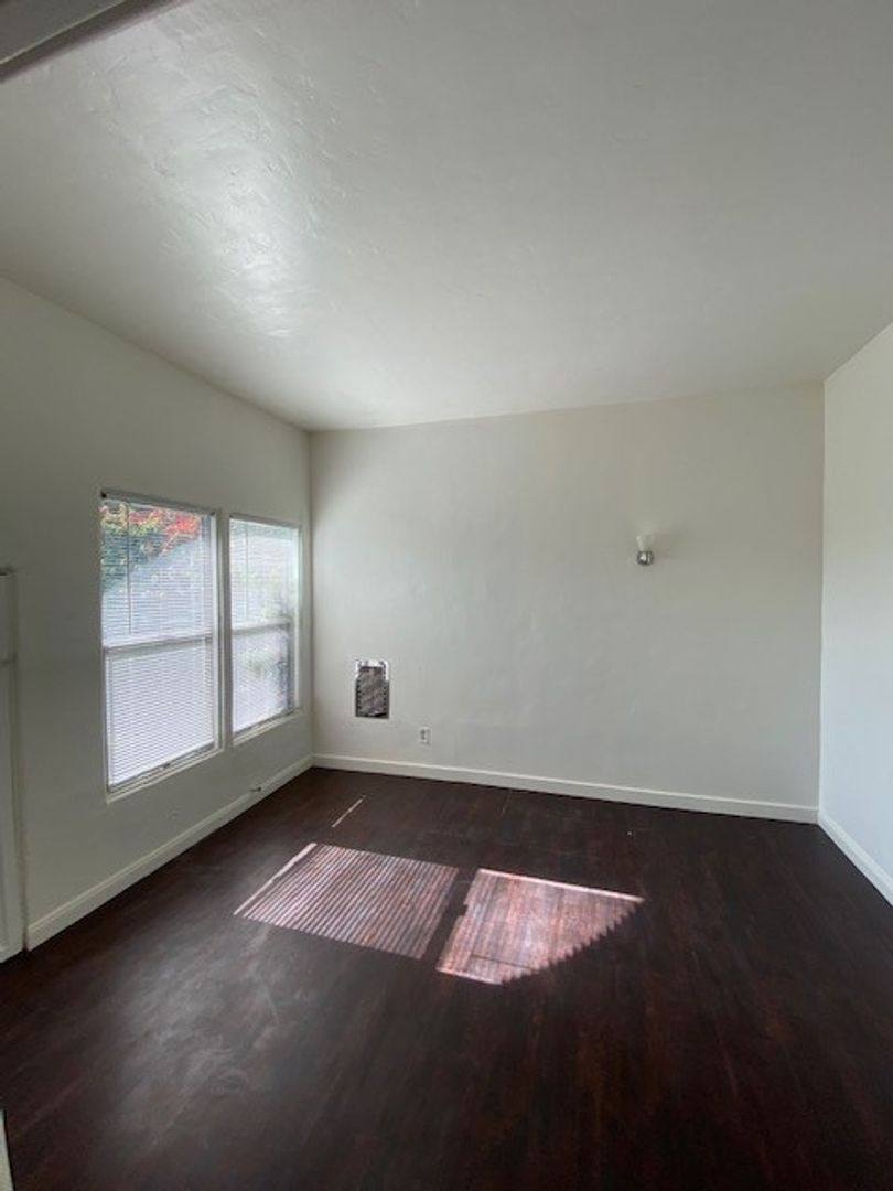 Apartment for rent at 1702-1708 Pacific Ave, Long Beach, CA 90813