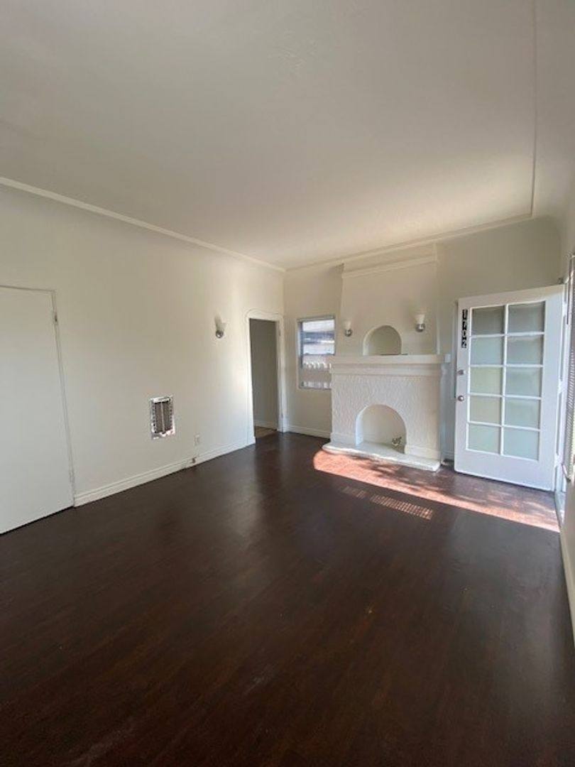 Apartment for rent at 1702-1708 Pacific Ave, Long Beach, CA 90813