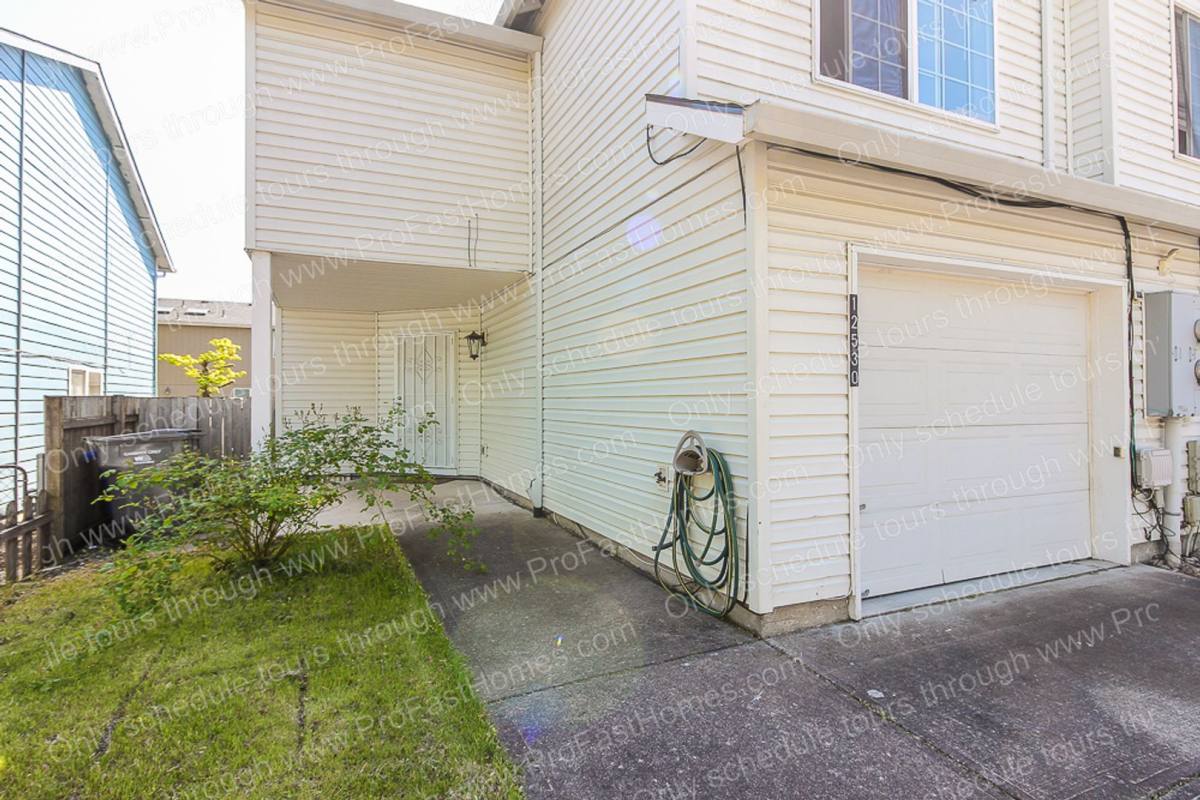 House for rent at 12530 SE Taggart St, Portland, OR 97236