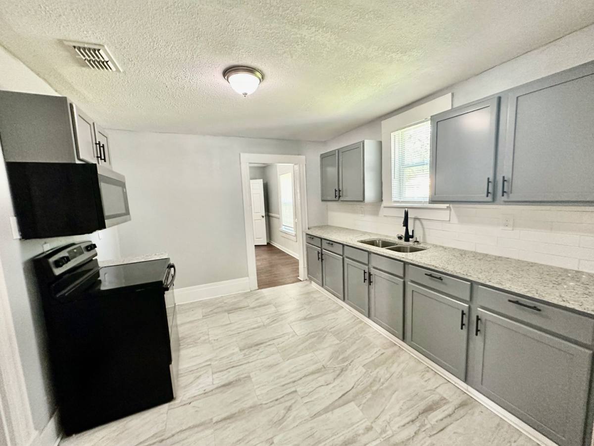 House for rent at 1010 E 13th St, Jacksonville, FL 32206