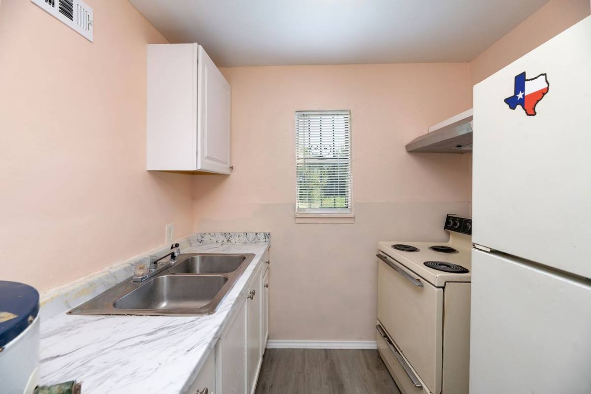 Apartment for rent at 2408 Meyers St, Dallas, TX 75215