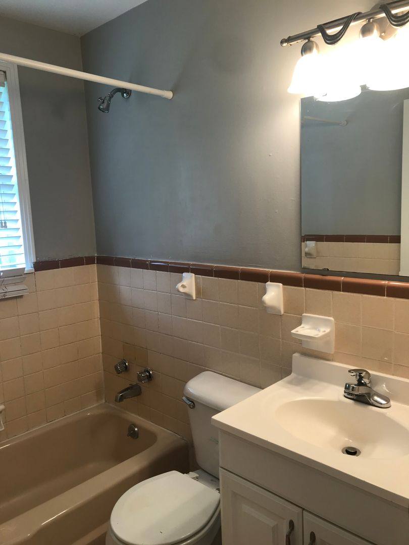 Apartment for rent at 1860 Memorial Dr, Clarksville, TN 37043