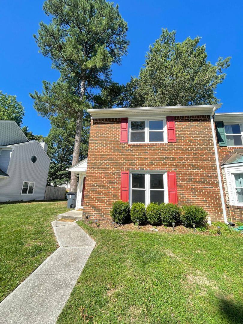 Townhouse for rent at 110 Kingsbridge Lane, Yorktown, VA 23692
