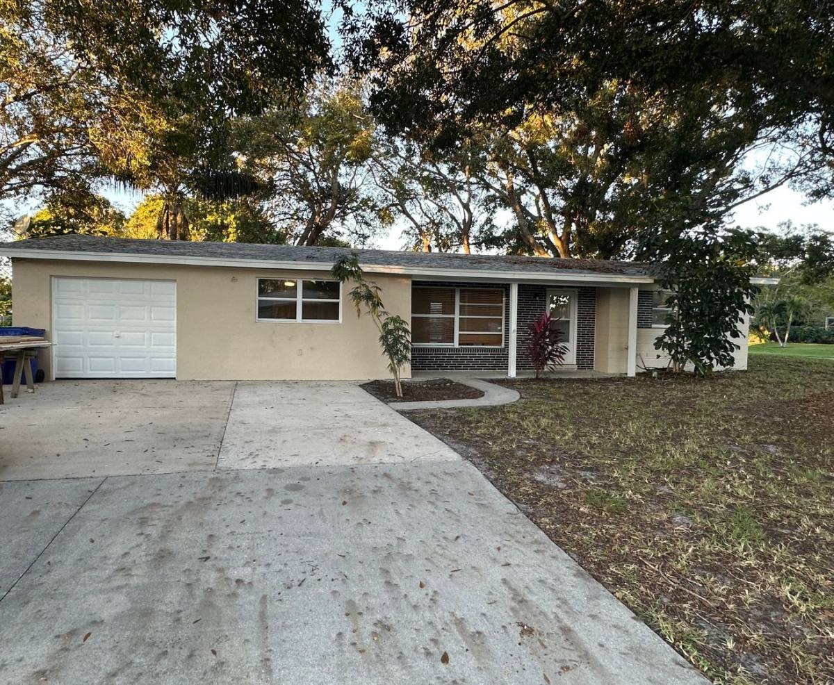 House for rent at 1702 7th St, Vero Beach, FL 32962