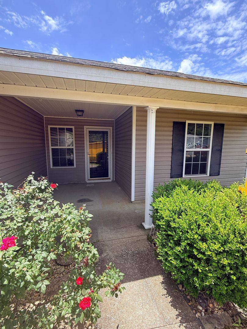 House for rent at 15971 Stone Ridge Parkway, Brookwood, AL 35444