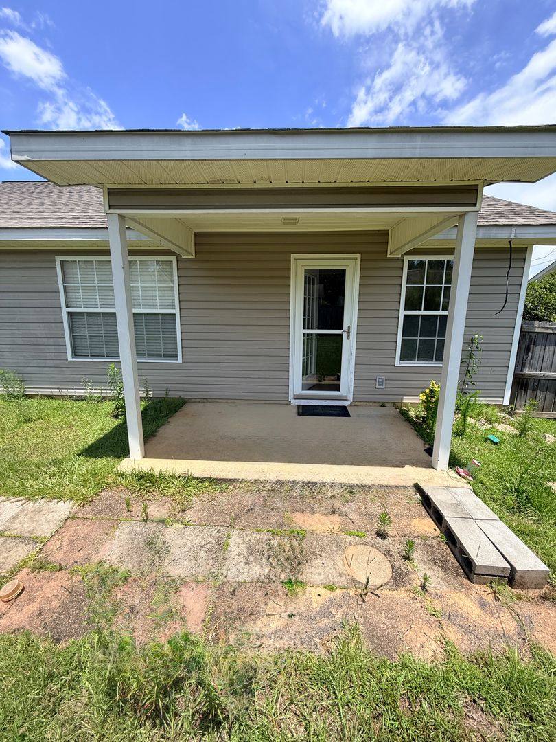 House for rent at 15971 Stone Ridge Parkway, Brookwood, AL 35444