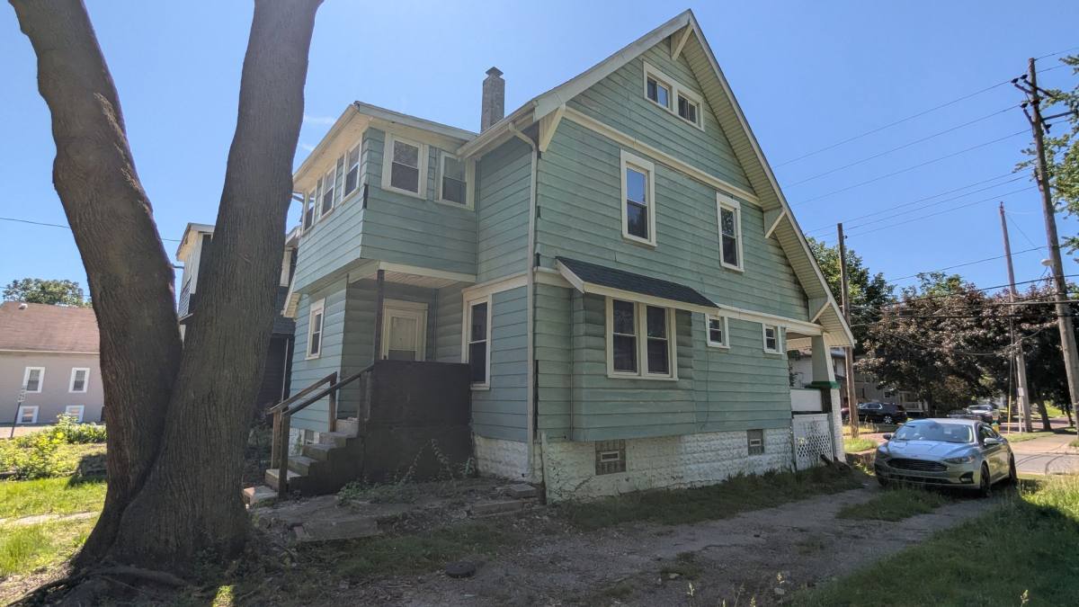House for rent at 443 W Thornton St, Akron, OH 44307
