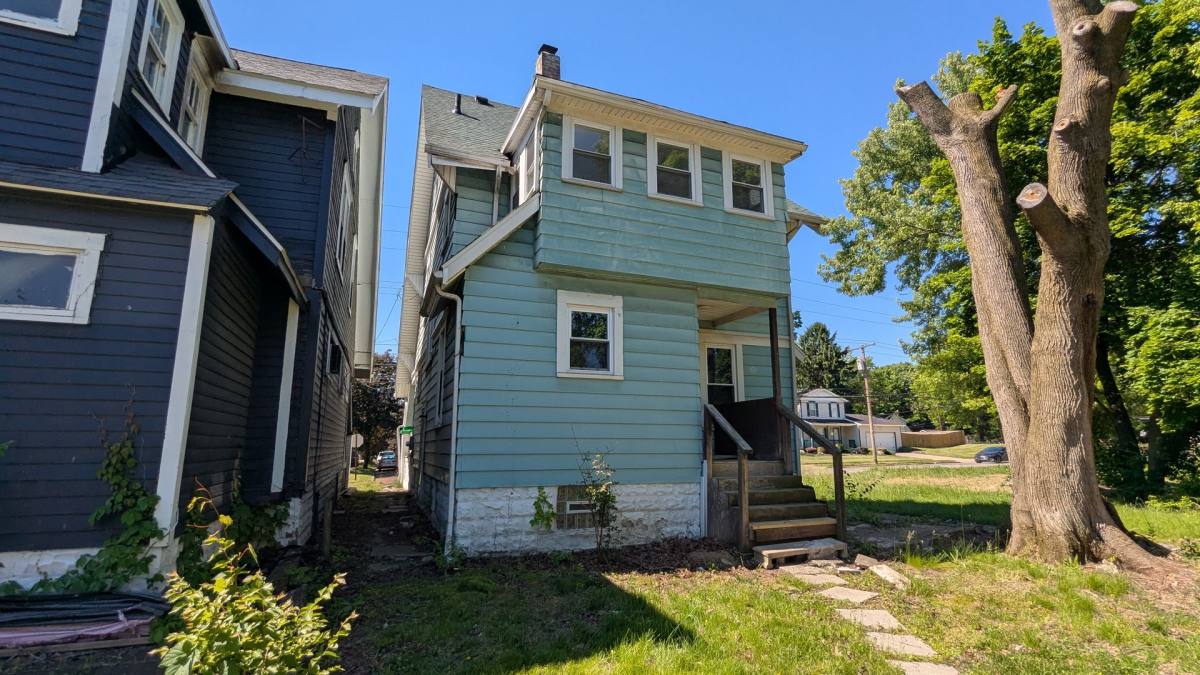 House for rent at 443 W Thornton St, Akron, OH 44307