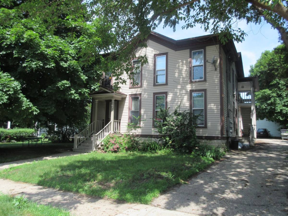 Apartment for rent at 409 E Wall St, Janesville, WI 53545