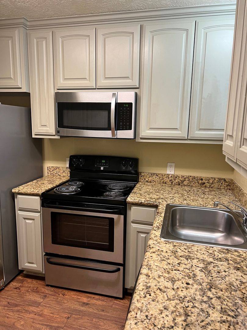 Apartment for rent at 25th St, Groves, TX 77619
