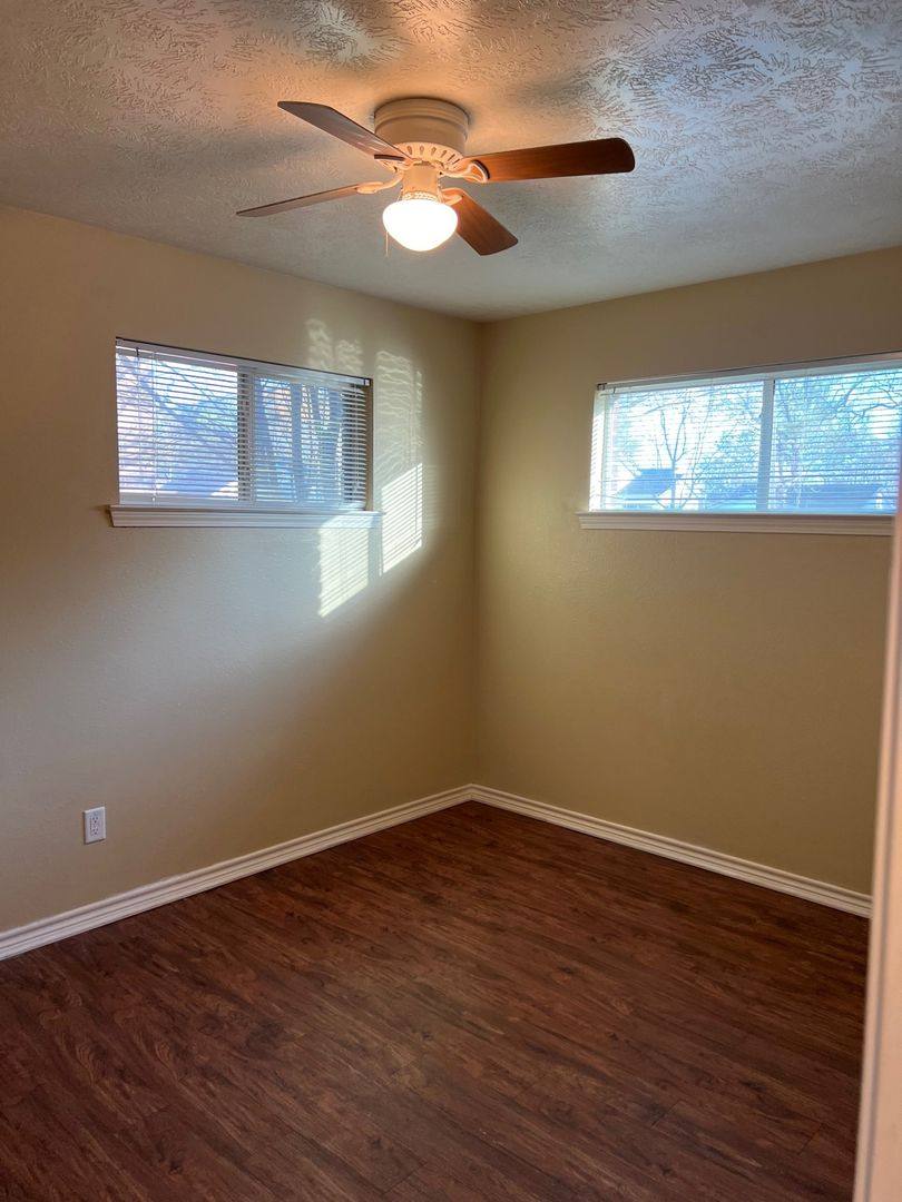 Apartment for rent at 25th St, Groves, TX 77619