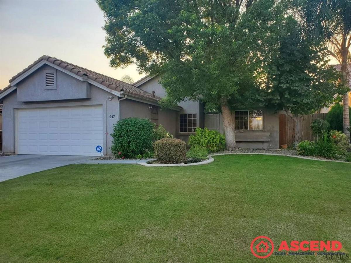 House for rent at 917 Sand Creek Dr, Bakersfield, CA 93312