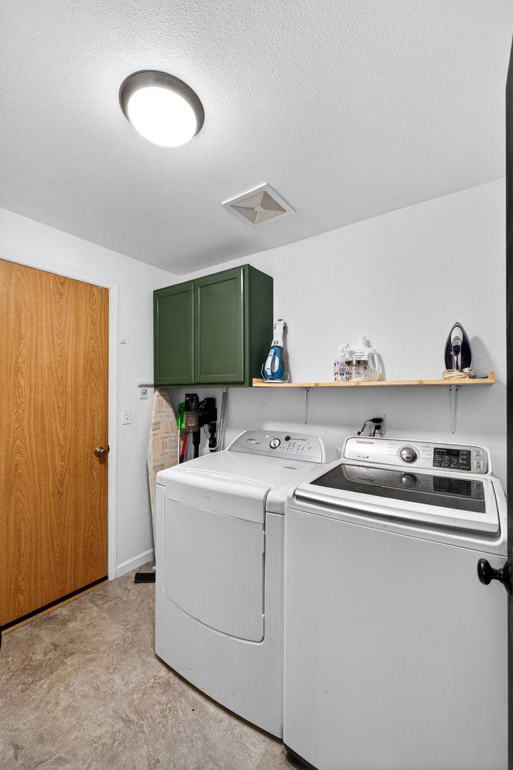 House for rent at 15619 Parkview Dr SE, Yelm, WA 98597