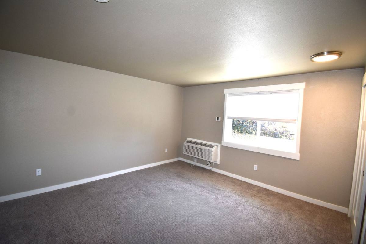 Apartment for rent at 2435 16th Ave SE, Albany, OR 97322