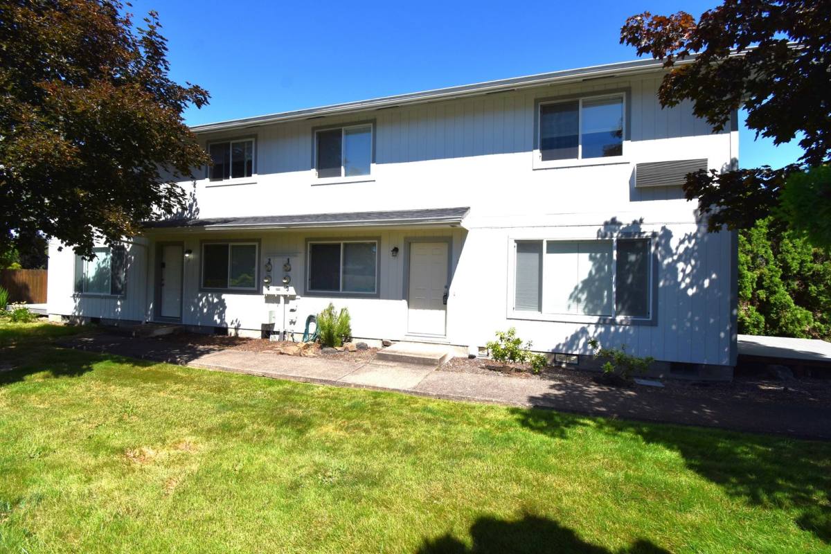 Apartment for rent at 2435 16th Ave SE, Albany, OR 97322