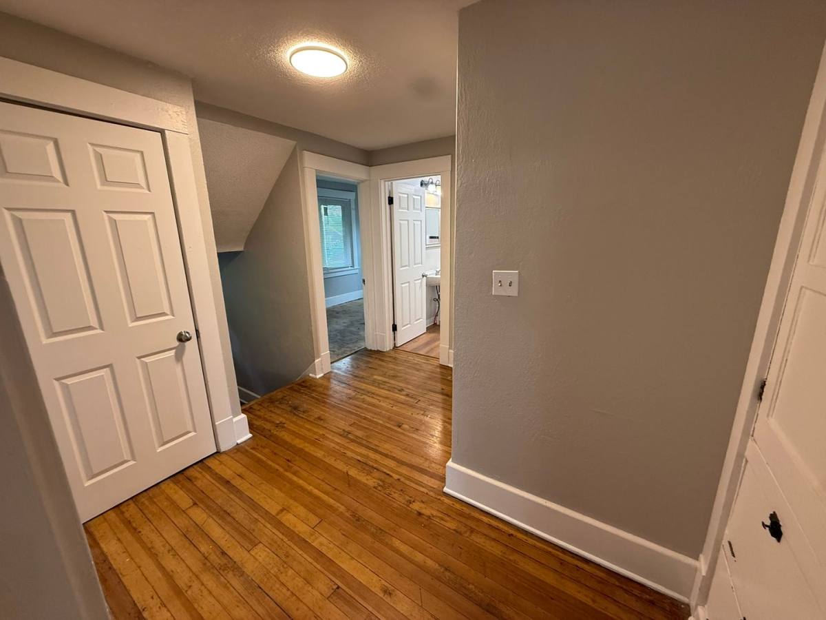 House for rent at 433 Norwood Ave, Youngstown, OH 44504