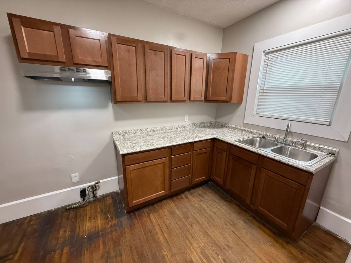House for rent at 433 Norwood Ave, Youngstown, OH 44504