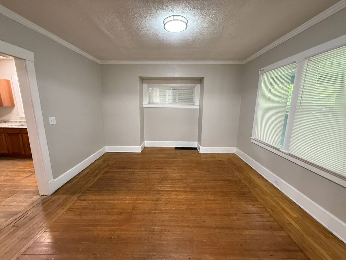 House for rent at 433 Norwood Ave, Youngstown, OH 44504