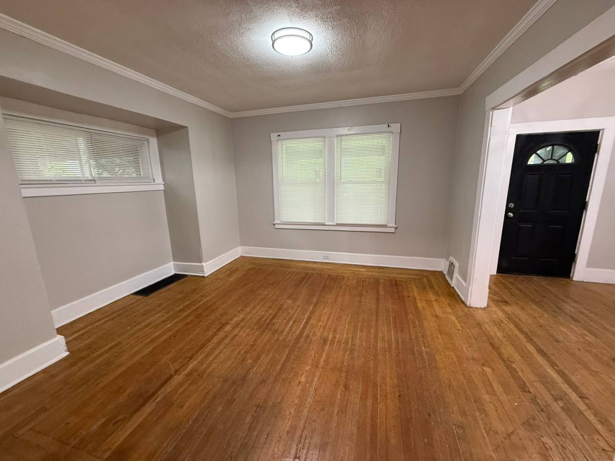 House for rent at 433 Norwood Ave, Youngstown, OH 44504