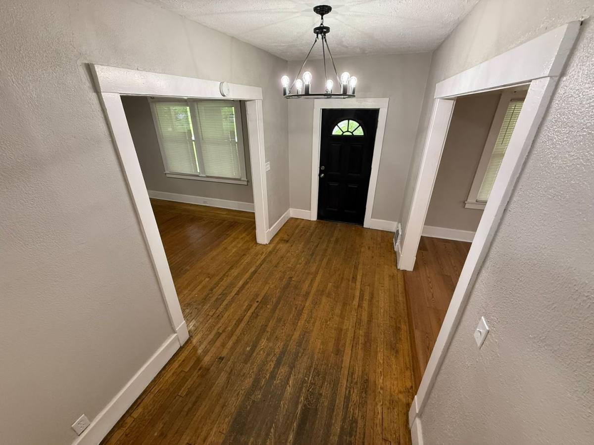 House for rent at 433 Norwood Ave, Youngstown, OH 44504