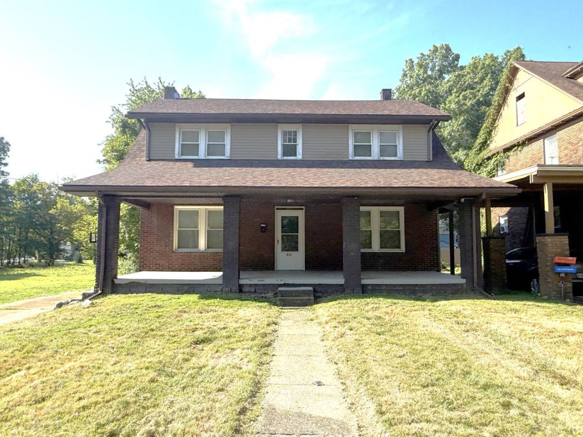 House for rent at 433 Norwood Ave, Youngstown, OH 44504