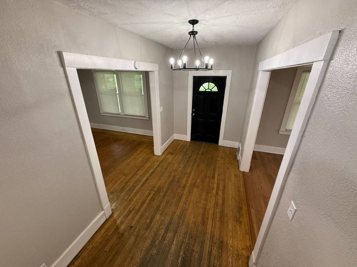 House for rent at 433 Norwood Ave, Youngstown, OH 44504