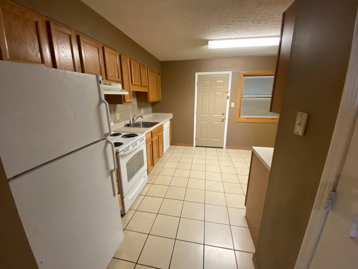 Apartment for rent at 1527-1607 W 9th St, Lawrence, KS 66044