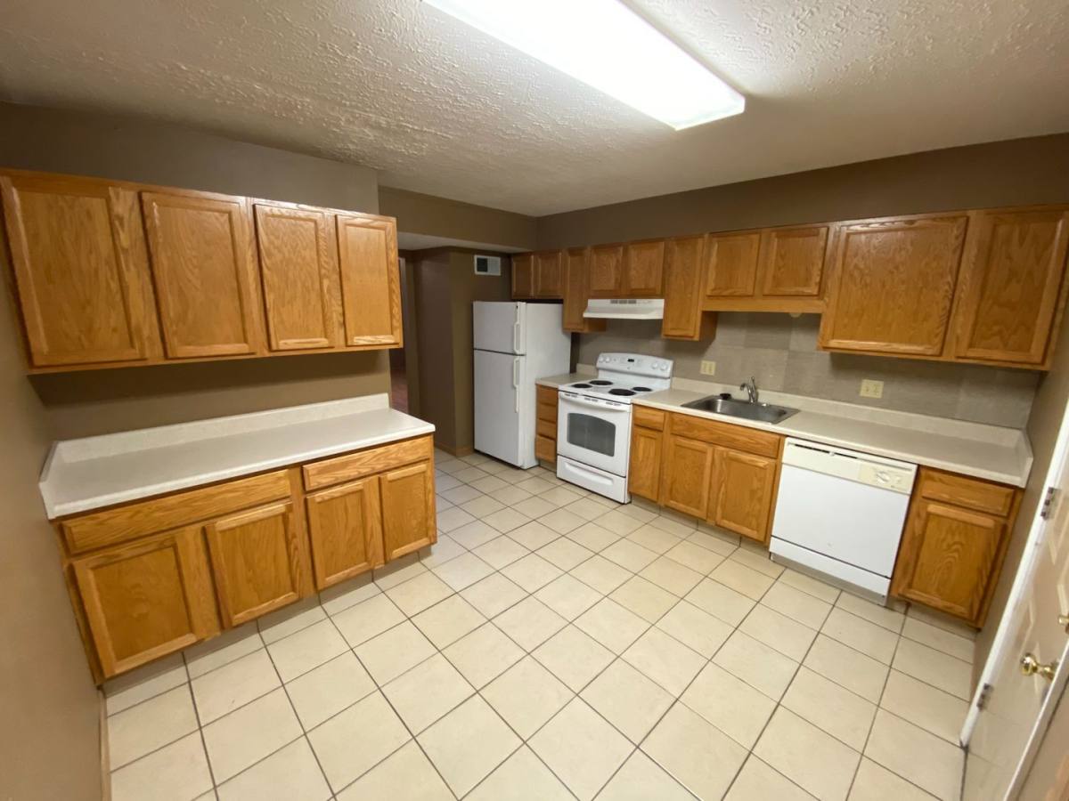 Apartment for rent at 1527-1607 W 9th St, Lawrence, KS 66044