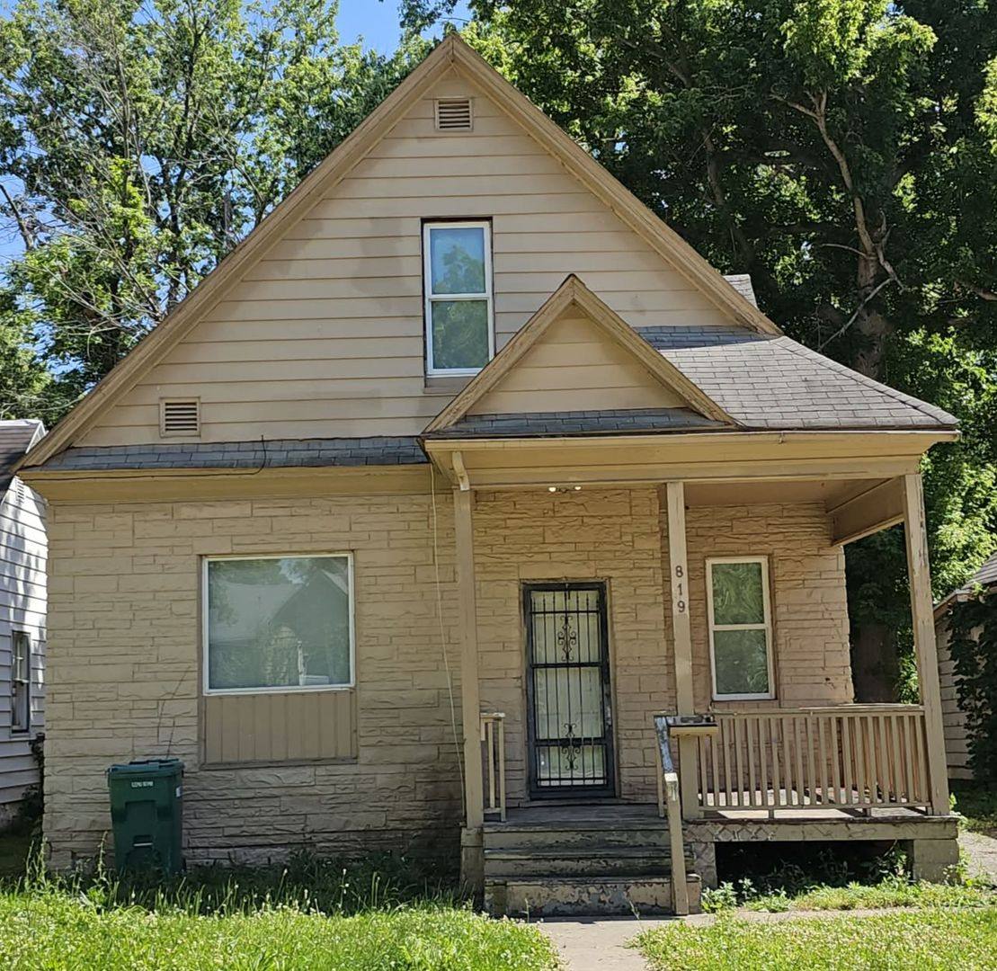 House for rent at 819 E Whitmer St, Decatur, IL 62521