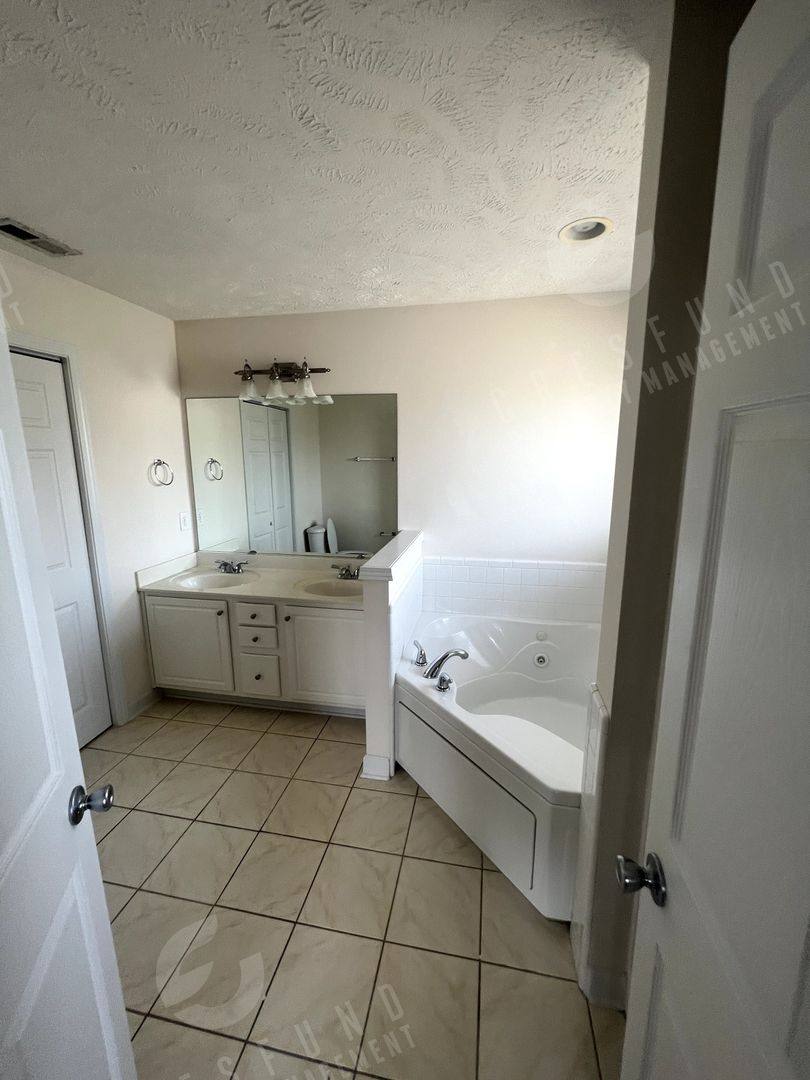 Condo for rent at 1811 Balmoral Dr, Fayetteville, NC 28304