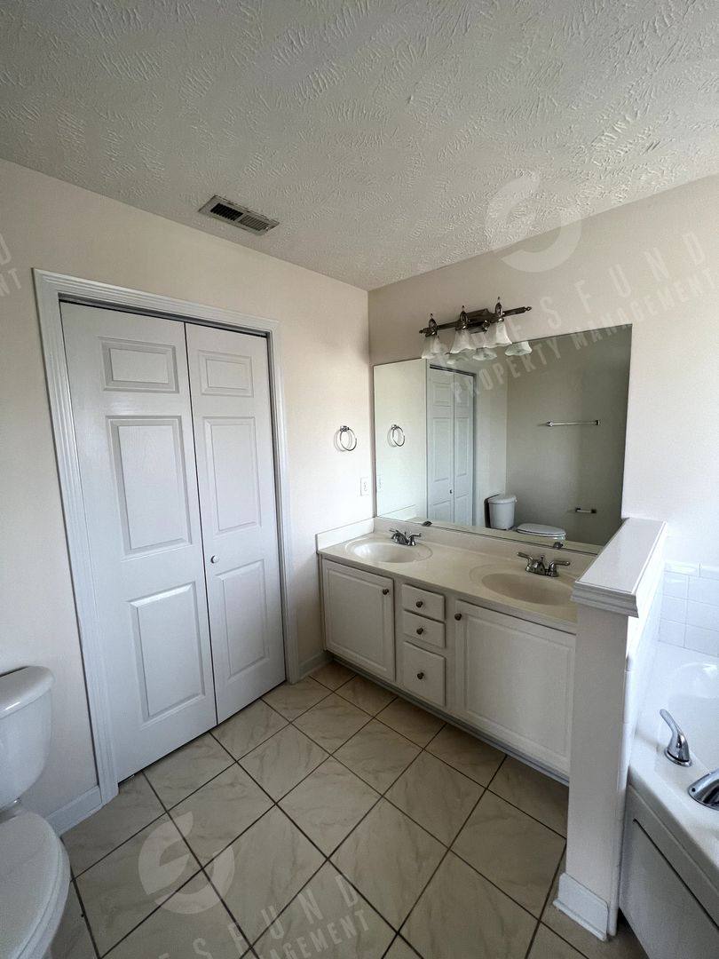 Condo for rent at 1811 Balmoral Dr, Fayetteville, NC 28304